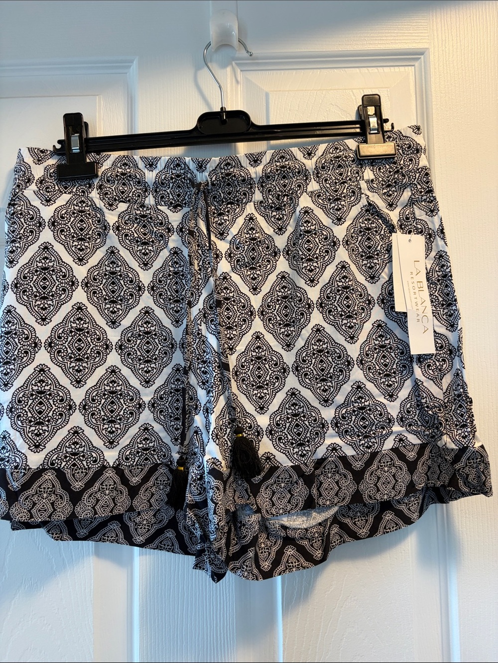 La Blanca Black & White Medallion High-Waist Drawstring Shorts. XL